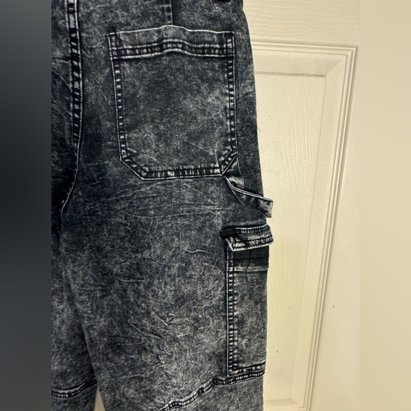 AMERICAN‎ RAZI| Women’s Gray/Black Acid Wash Stretchy Jean Utility Pants - Picture 5 of 10